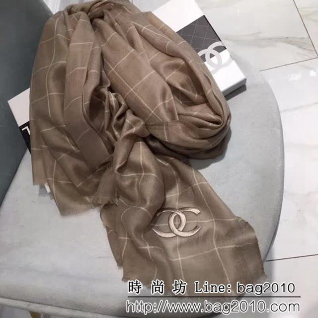 CHANEL香奈兒 2018最新款鑲嵌buling珠片方格羊絨長圍巾 CH028 LLWJ6676